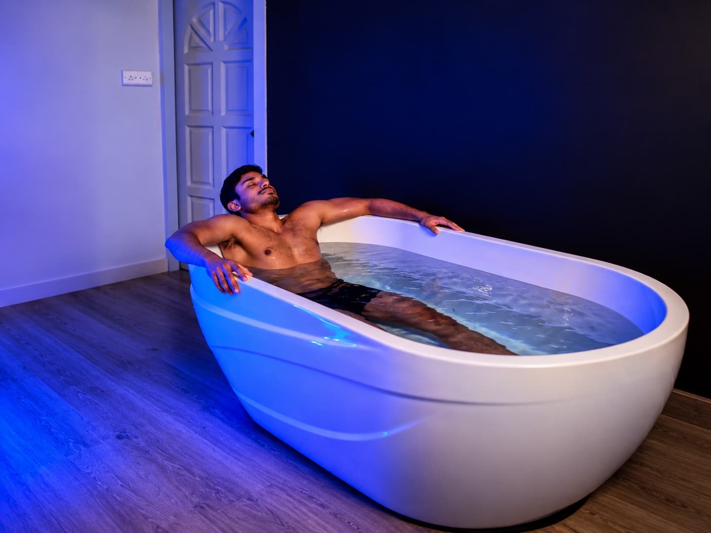 Client relaxing in Banera’s ice bath